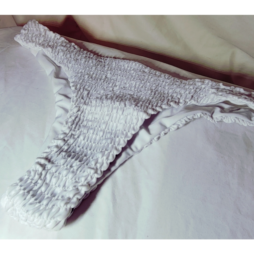 White ruffled bottoms - Picture 2 of 2